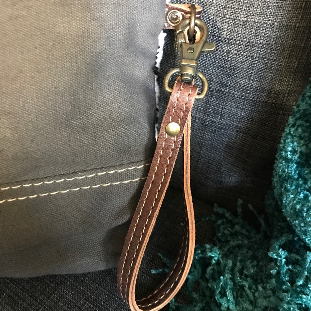 Myra Bag unique wristlet - Picture 3 of 15